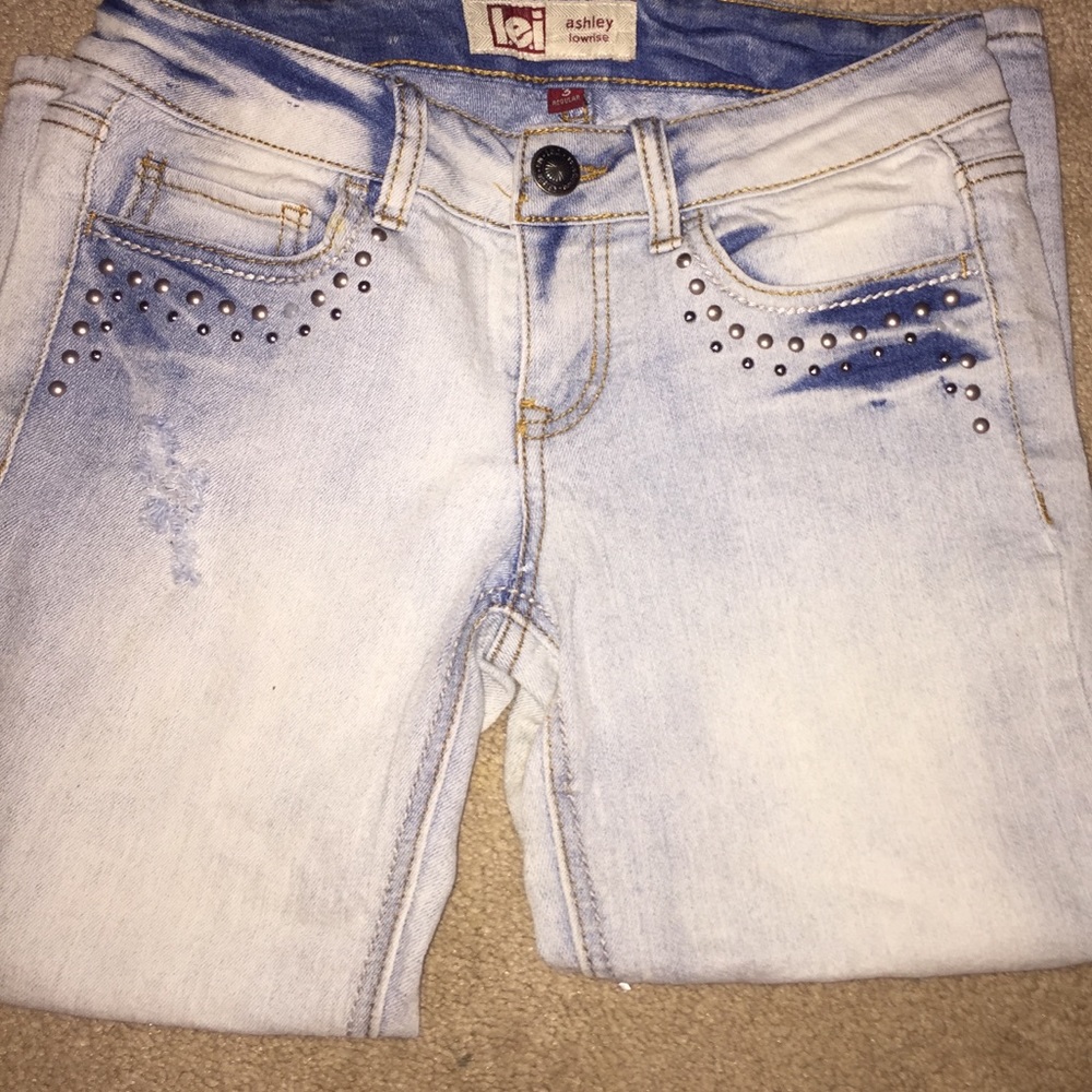 Light Wash LEI Capris